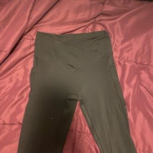 black halara crossover leggings